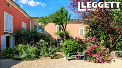 /international/fr/saint-quentin-la-poterie-languedoc-roussillon-310107236782/