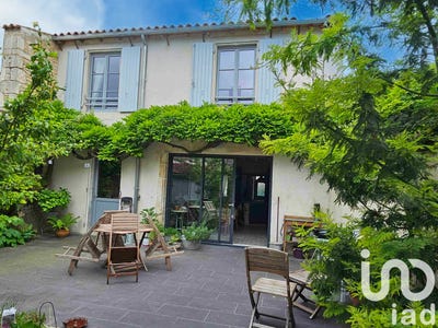/international/fr/coulon-charente-310100104435/