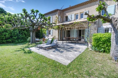 /international/fr/paradou-provence-alpes-cote-d-azur-310108591667/