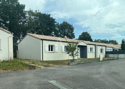/international/fr/beaulieu-sous-la-roche-pays-de-la-loire-310104473924/