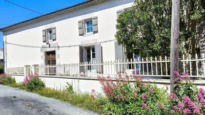 /international/fr/lozay-charente-310107863673/