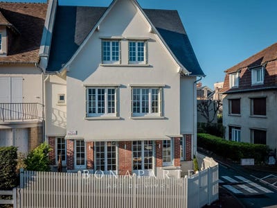 /international/fr/deauville-la-basse-normandie-310107625695/
