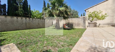 /international/fr/aigues-mortes-languedoc-roussillon-310100293321/?lang=en
