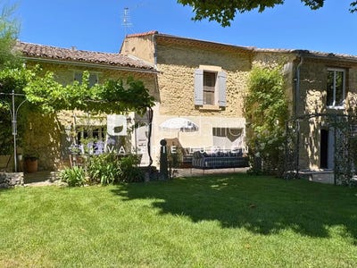 /international/fr/noves-provence-alpes-cote-d-azur-310100141507/