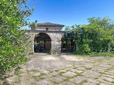 /international/fr/berrias-et-casteljau-rhone-310108592863/?lang=fr