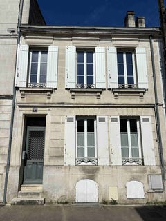 /international/fr/saintes-charente-310109226568/