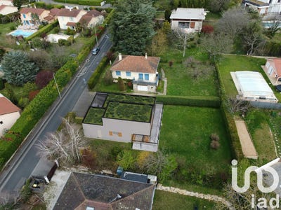 /international/fr/sainte-foy-les-lyon-rhone-310100178162/