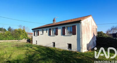 /international/fr/menigoute-charente-310106409588/