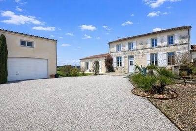 /international/fr/saintes-charente-310105307360/