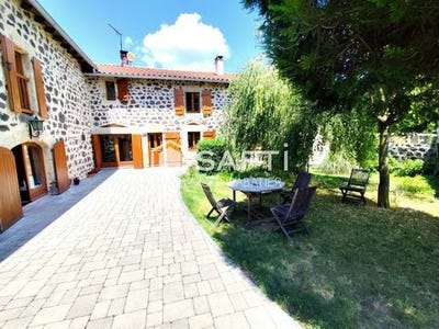 /international/fr/vernassal-auvergne-310101385745/?lang=en