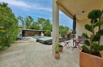 /international/fr/uzes-aquitaine-310107837477/