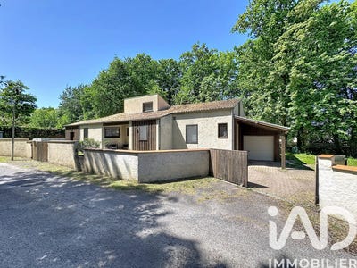 /international/fr/roullet-saint-estephe-charente-310107765785/