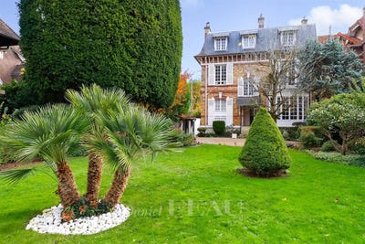 /international/fr/versailles-ile-de-france-310107709574/
