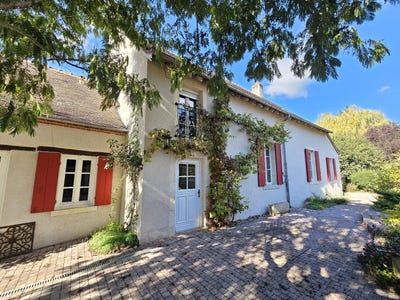 /international/fr/ainay-le-chateau-auvergne-310101134979/