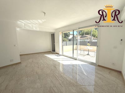 /international/fr/salon-de-provence-provence-alpes-cote-d-azur-310108974175/