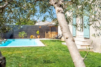 /international/fr/uzes-languedoc-roussillon-310108430005/