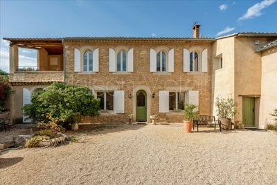 /international/fr/maubec-provence-alpes-cote-d-azur-310109691357/