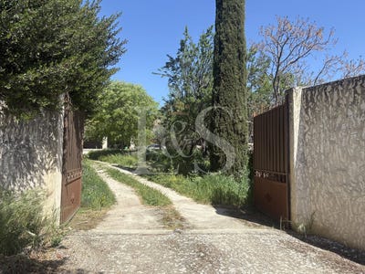 /international/fr/cabrieres-d-avignon-provence-alpes-cote-d-azur-310107816597/