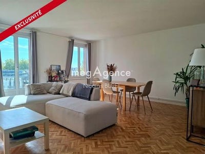 /international/fr/laval-pays-de-la-loire-310110341218/