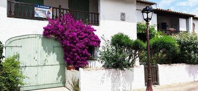 /international/fr/saintes-maries-de-la-mer-provence-alpes-cote-d-azur-310100176216/?lang=fr