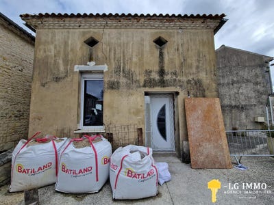 /international/fr/saint-bonnet-sur-gironde-charente-310098340261/?lang=en