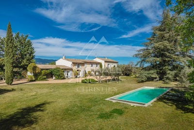 /international/fr/lourmarin-provence-alpes-cote-d-azur-310100543156/