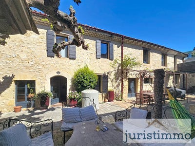 /international/fr/roquemaure-languedoc-roussillon-310106261296/