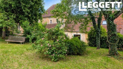 /international/fr/cour-maugis-sur-huisne-upper-normandy-310103554524/