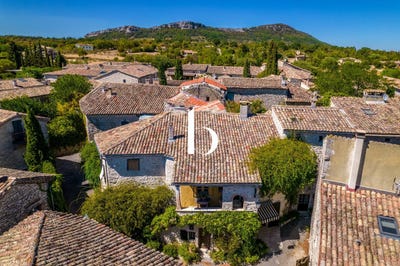 /international/fr/lussan-languedoc-roussillon-310106682302/