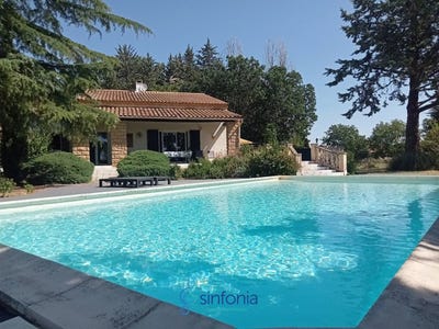 /international/fr/saint-quentin-la-poterie-languedoc-roussillon-310100646809/