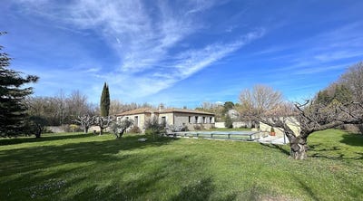 /international/fr/carpentras-hh-15432886-carpentras-provence-alpes-cote-d-azur-310100957974/