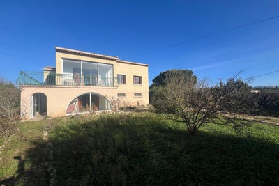 /international/fr/saint-quentin-la-poterie-languedoc-roussillon-310098894540/