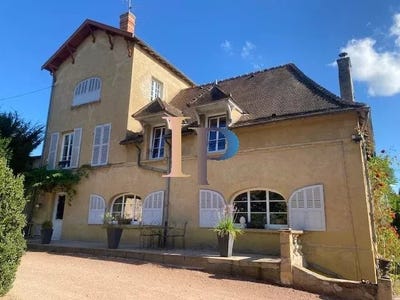 /international/fr/paray-le-monial-burgundy-120095970057/