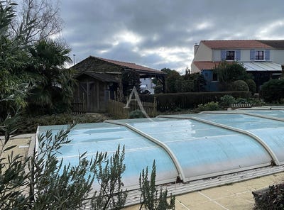 /international/fr/chateau-guibert-pays-de-la-loire-310105820098/