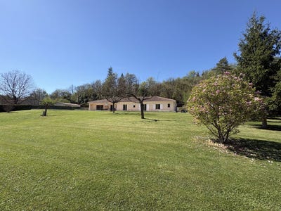 /international/fr/lissac-et-mouret-midi-pyrenees-310107578590/