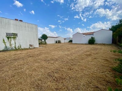 /international/fr/angoulins-charente-310108731315/