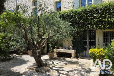 /international/fr/tarascon-provence-alpes-cote-d-azur-310108989994/