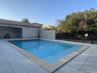 /international/fr/uzes-languedoc-roussillon-310101085504/?lang=fr