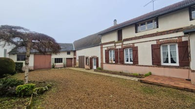 /international/fr/maintenon-centre-val-de-loire-310098838504/