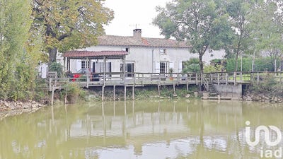 /international/fr/saint-marc-la-lande-charente-310102566493/