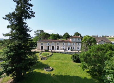 /international/fr/chalais-charente-310106018741/