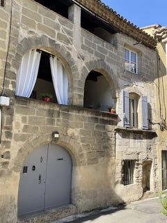 /international/fr/saint-quentin-la-poterie-languedoc-roussillon-310108429613/