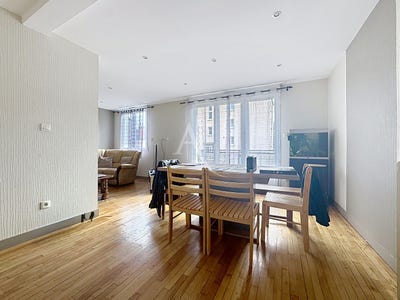 /international/fr/laval-pays-de-la-loire-310108419133/