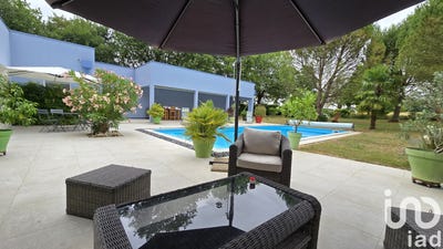 /international/fr/la-foye-monjault-charente-310106575608/