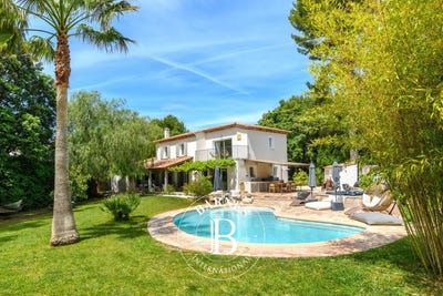 /international/fr/sanary-sur-mer-provence-alpes-cote-d-azur-310108317543/