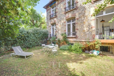 /international/fr/versailles-ile-de-france-310108838737/