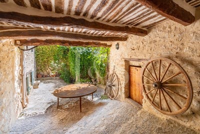 /international/fr/pierrelongue-rhone-310108994962/