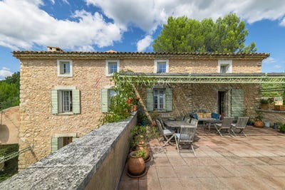 /international/fr/saint-saturnin-les-apt-provence-alpes-cote-d-azur-310103094291/