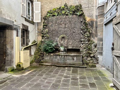 /international/fr/clermont-ferrand-auvergne-310108776528/