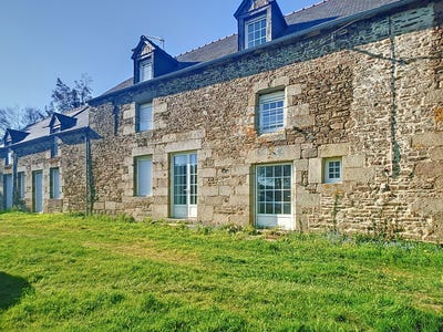 /international/fr/combourg-brittany-310098797738/